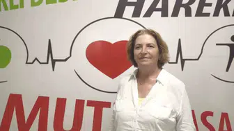 Gardıroptaki o kırmızı etek hayatını değiştirdi: 61 yaşında bambaşka birine dönüştü