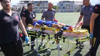 Sahada nefes kesen anlar: Genç futbolcunun hayatını o hamle kurtardı
