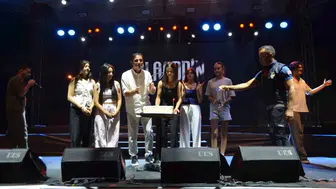 Selendi'de coşkulu final: Başkan Daban sahnede beklemediği bir an yaşadı