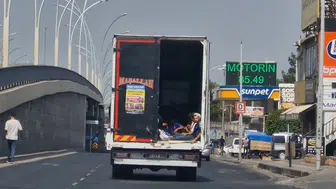 Diyarbakır trafiğinde yürekleri ağza getiren görüntüler: Ölümüne yolculuk kamerada