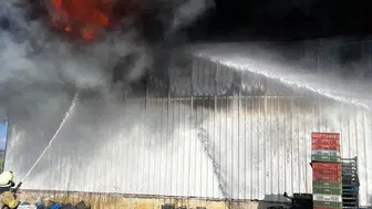 Yenişehir'de gökyüzünü kaplayan dumanlar: Soğuk hava deposunda korkutan yangın