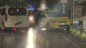 Eskişehir'de yağmur kazayı beraberinde getirdi: Üç kişi hastanelik oldu