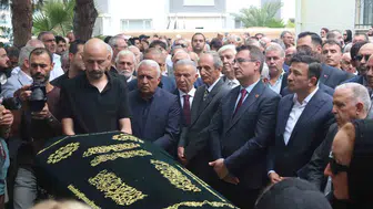 İzmir'in unutulmaz başkanı Burhan Özfatura son yolculuğuna uğurlandı