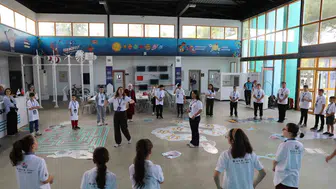 Samsun'da bilimsel keşif yolculuğu: Özel çocuklar kardeşleriyle aynı sırada
