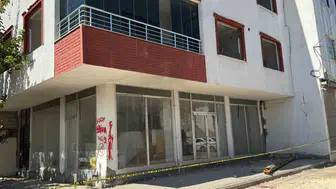 Adıyaman'da deprem korkusu: Yıkılmayı bekleyen bina çatırdamaya başladı