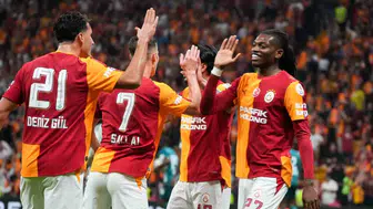Okan Buruk'tan radikal hamle: İki yıldız ilk kez sahada