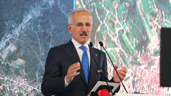 Samsun'da raylı sistem hamlesi: Bakan Uraloğlu'ndan muhalefete hızlı tren yanıtı