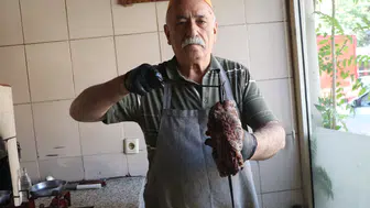 Altı on yılı deviren bir lezzet serüveni: 73 yaşındaki usta geleneği odun ateşinde yaşatıyor