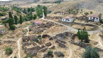 Sessizliğin ortasında tek başına: 20 hanelik köyde yaşam mücadelesi