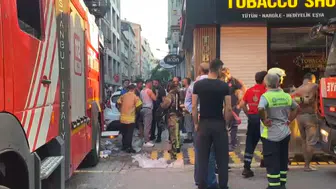 Bakırköy'de otel paniği: Alevler yükselirken tahliye operasyonu başlatıldı