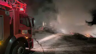 Çaldıran'da kışlık hazırlıklar küle döndü: 5 saatlik zorlu mücadele