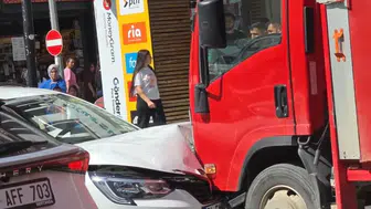 Adıyaman'da direksiyon hakimiyeti kabusa dönüştü: Park halindeki araca çarptı