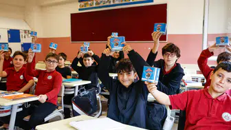 Okullarda iyilik seferberliği: Öğrenciler merhamet köprüleri kuruyor