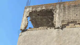 Adıyaman'da depremin izleri silinmiyor: Yıkılmayı bekleyen binalar gölgesinde yaşam mücadelesi