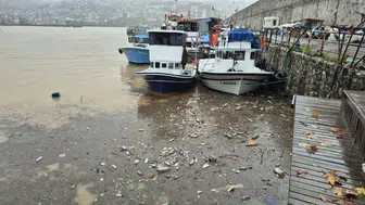 Zonguldak kıyılarında ürküten değişim: Şiddetli yağış denizin rengini değiştirdi