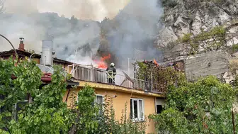 Tatbikat yolunda beklenmedik müdahale: Pekmez ocağı evi küle çevirdi