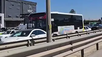 Bursa-Ankara yolunda beş araç birbirine girdi: Küçük çocuğun yaralandığı kaza trafiği felç etti