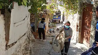 Datça'da mahalleliyi canından bezdiren ev: Tonlarca atık tahliye edildi