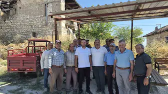 Uşak'ta tarladan ahıra uzanan çözüm köprüsü: Uzmanlar üreticinin kapısını çalıyor