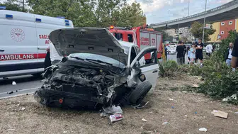 Küçükçekmece'de saniyelerle ölçülen fedakarlık: Bisikletliyi kurtarmak isterken bariyerlere savruldular