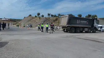 Şenlikçe köyünde dehşet anları: Hafriyat kamyonu ile ticari araç çarpıştı