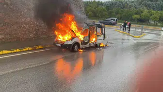 Körfez'de korku dolu anlar: Seyir halindeki araç bir anda küle döndü