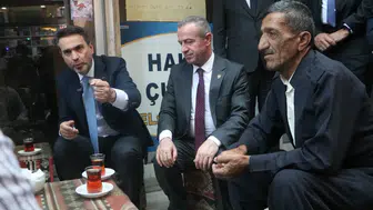 Hakkari'de maden müjdesi: Bakan Bayraktar esnafla çay içip gelecek planlarını anlattı