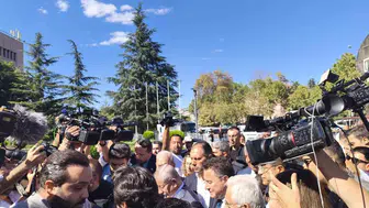 Ahmet Davutoğlu adliye koridorlarında: Hakkında başlatılan soruşturma için ifade verdi
