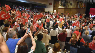 İzmir'de vicdanların sesi yükseldi: Kılıçdaroğlu mağdur ailelerle bir araya geldi