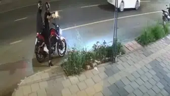 Mersin'de aynı noktada ikinci dehşet: Kasklı saldırganın silahı tutukluk yapınca bakın ne yaptı
