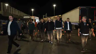 Gürbulak Sınır Kapısı'nda gece mesaisi: Kaymakam Ayvat sahaya indi