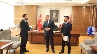 Saniyelerle yarışıp bir çocuğun nefesini geri getirdiler: Kahraman polislere onur belgesi