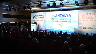 Antalya'nın geleceği bu zirvede masaya yatırıldı: Artık tek bir damla suyun bile israf edilmesine tahammül yok