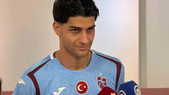 Bordo-mavili formayı sırtına geçirdi: Ali Habeşoğlu Trabzon'a ayak bastı