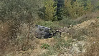İnegöl yolunda korkutan kaza: Yaşlı çiftin otomobili şarampole yuvarlandı