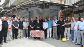 Salihli'de kuyumcular kepenkleri indirdi: Silahlı saldırı sonrası güvenlik alarmı