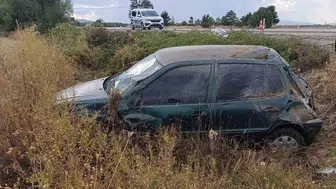 Beyşehir yolunda yağmur kazaya davetiye çıkardı: Sürücü şarampole uçtu