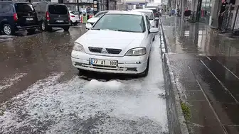 Kars'ta öğle saatlerinde şok etkisi: Gökyüzü bir anda beyaz örtüyle kaplandı