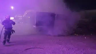 Kızıltepe'de geceyi aydınlatan korku dolu anlar: Park halindeki araç küle döndü
