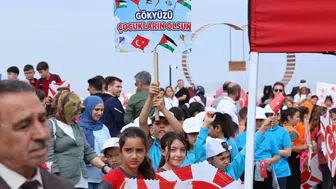 Aksaray semalarında barış çığlığı: Çocuklar uçurtmalarını özgürlük için uçurdu