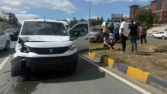 Kastamonu'da sanayi kavşağında şiddetli çarpışma: Üç kişi hastanelik oldu