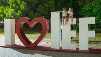 İzmir'in kalbinde sanat rüzgarı: Levent Yüksel ve Salih Bademci'den unutulmaz gece