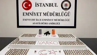 Esenyurt sokaklarında suçüstü: Park halindeki araçtan cephanelik çıktı