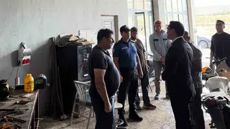 Makam koltuğunu bıraktı, Akyaka esnafının çayına ortak oldu