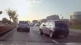 Eskişehir trafiğinde saniyelerle gelen facia: Sinyalsiz makas ve ani fren