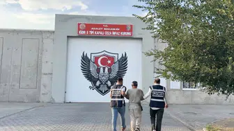 Iğdır'da uzun süredir aranan firari saklandığı adreste kıskıvrak yakalandı