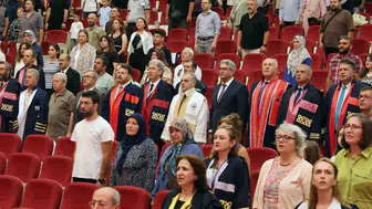 Erciyes Üniversitesi'nde Akademik Başarı Taçlandı: 250 Mezun Geleceğe Uğurlandı