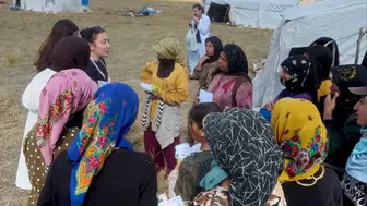 Gembos Ovası'nda beyaz önlüklü seferberlik: Tarım işçilerinin ayağına sağlık hizmeti götürüldü