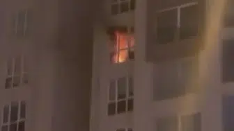 Büyükçekmece'de geceyi kabusa çeviren yangın: 12 katlı binada mahsur kalanlar için nefes kesen kurtarma operasyonu