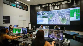 İzmir trafiğinde okul mesaisi: İZUM gözünü yollardan ayırmıyor